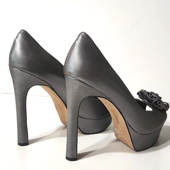 NEW Vince Camuto Leather Pewter Peep Toe Platform Bow Detail 5" Heels  Size 8.5B - Picture 11 of 15